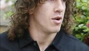 Puyol afirma que tener a Ronaldinho es "un honor" y niega Messi-dependencia