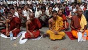 Los monjes birmanos marchan de nuevo en desafío al régimen militar