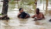 El centro de la tormenta "Noel" a punto de abandonar Cuba y enfilar hacia Bahamas