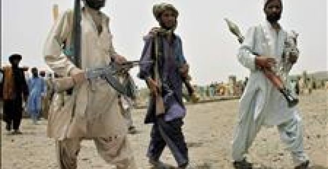 Radicales y tropas paquistaníes combaten en el norte y ponen fin a alto fuego