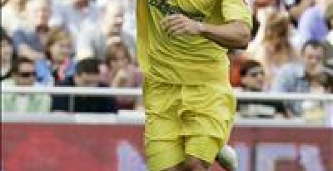 La lesión de Forlán priva al Villarreal de enfrentarse por primera vez a su 'Bota de Oro'