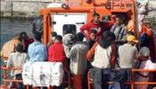 Llegan al puerto de Alicante los 38 inmigrantes interceptados en cuatro pateras