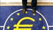 El euro baja hasta los 1,4642 dólares en la apertura