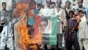 Bhutto pide la dimisión de Musharraf y unir fuerzas contra el estado de excepción