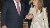 El embajador de EEUU dice que España tiene un "rey de lujo" y alaba la reacción de Zapatero