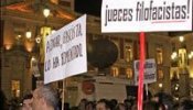 Cientos de personas asisten en Sol a una concentración antifascista sin incidentes