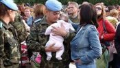 Alrededor de mil familiares despiden al segundo contingente militar español para el Líbano