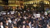 La Policía evita que radicales antifascistas revienten el homenaje a Carlos Palomino