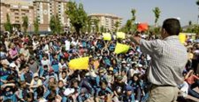 Los niños de un colegio de Granada no van a clase en protesta contra una profesora
