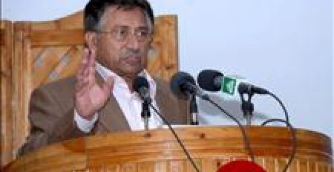 Musharraf comienza visitas de despedida a cuarteles antes de dejar la jefatura de las FFAA