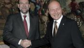 Rajoy asegura a Basescu que si gana abordará la situación de los trabajadores rumanos