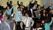 La Asamblea Constituyente de Ecuador disuelve el Congreso y asume plenos poderes