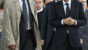 Zapatero transmite a la familia del agente herido "todo el apoyo" del Gobierno