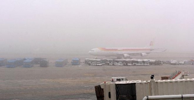 La niebla en Barajas provoca el desvío de un vuelo a Valencia y retrasos