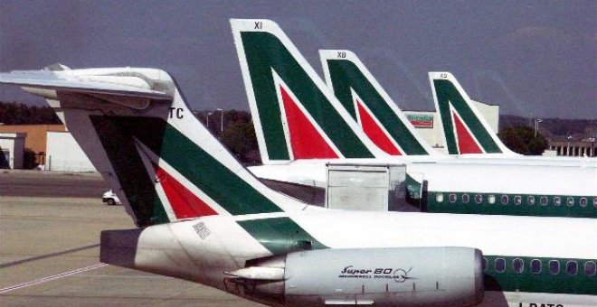 Sindicatos amenazan con una dura reacción si no se les consulta sobre Alitalia