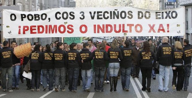 Unas 1.500 personas se manifiestan en Santiago para exigir el indulto de tres vecinos de O Eixo