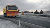 La nieve obliga a cerrar un puerto y cinco carreteras, una de la red nacional