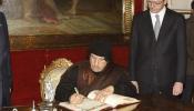 El Rey defiende ante Gadafi la lucha contra "el abominable azote del terrorismo"