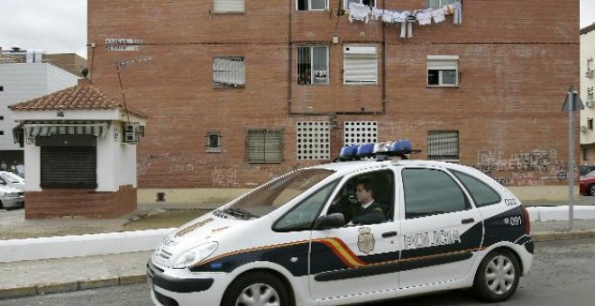 Detenido un menor que se negaba a ir al instituto por agredir a su madre en Gijón