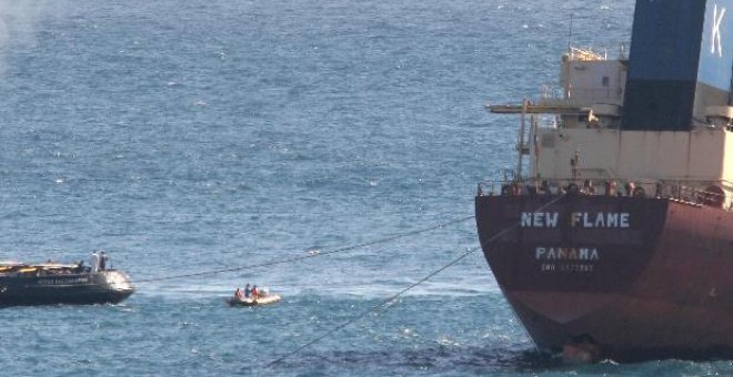 Los ecologistas aseguran que el barco "New Flame" "se está hundiendo"