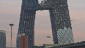 Las torres inclinadas de la televisión china se unen sobre Pekín