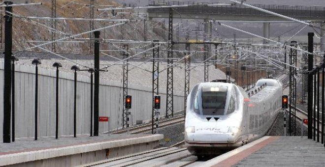 Los trenes AVE a Valladolid y a Málaga han transportado 8.410 viajeros en tres días