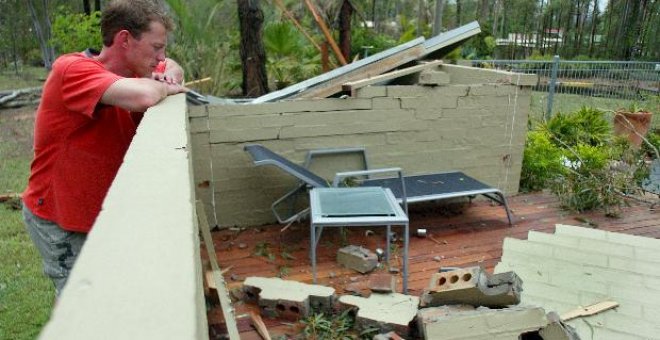 Evacuados miles de turistas en la isla Fraser ante el paso de una tormenta