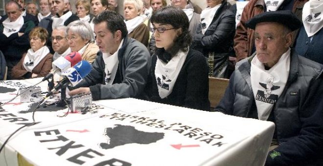 Varios cientos de personas en una manifestación en apoyo a los presos de ETA en San Sebastián