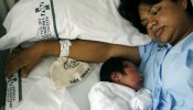 Un bebe de padres bolivianos, primer niño nacido en España en 2008