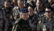 El rey visita por sorpresa a las tropas españolas en Afganistán