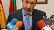 Rubalcaba dice que el PP es incapaz de reconocer la mejora de las cifras en accidentes de tráfico