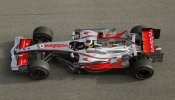 De la Rosa y Kovalainen estrenan el nuevo monoplaza de McLaren