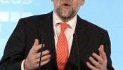 Rajoy acusa al Gobierno de "dar bandazos" en materia económica y antiterrorista