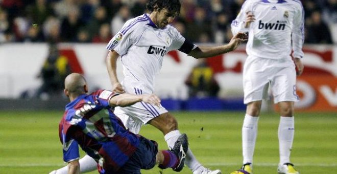 0-2. El Real Madrid se adjudica una inmerecida victoria ante el colista
