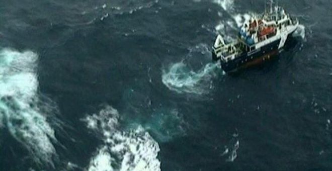 El Helimer Galicia se suma a las labores de búsqueda de los marineros desaparecidos