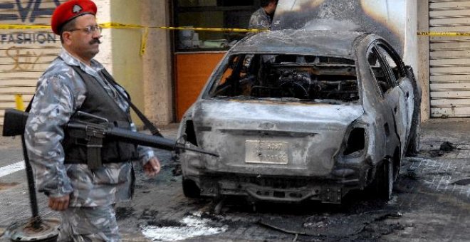 Incendian los coches de la esposa de un juez y de un periodista en Beirut