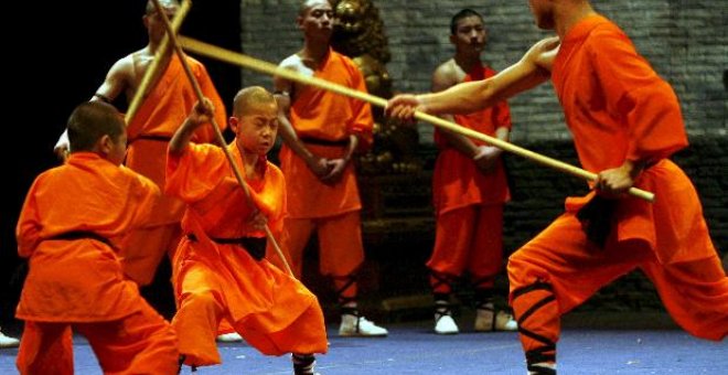 Monjes de monasterios chinos exhiben técnicas de artes marciales en Barcelona