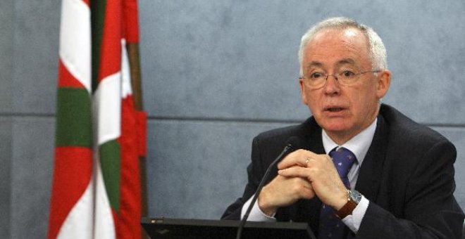 Azkarraga dice que el Gobierno Vasco tiene que salir en defensa del Parlamento