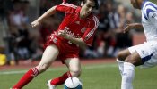 Benayoun da el pase al Liverpool, en octavos junto a los favoritos