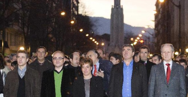 Decenas de miles de vascos exigen en Bilbao "respeto" a sus representantes