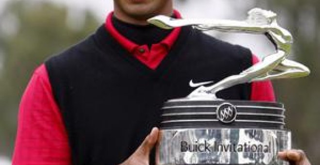 Tiger Woods iguala el récord de Palmer tras ganar el Buick Invitational