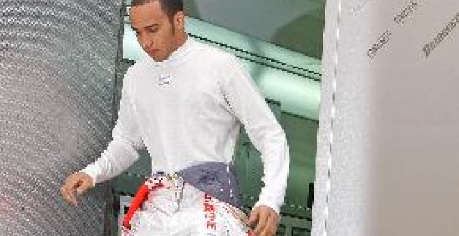 Lewis Hamilton ensaya con su monoplaza en el aeroclub de Menorca