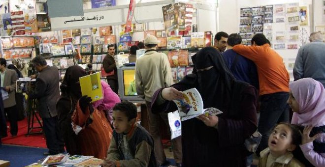 Coranes de saldo en la Feria del Libro de El Cairo