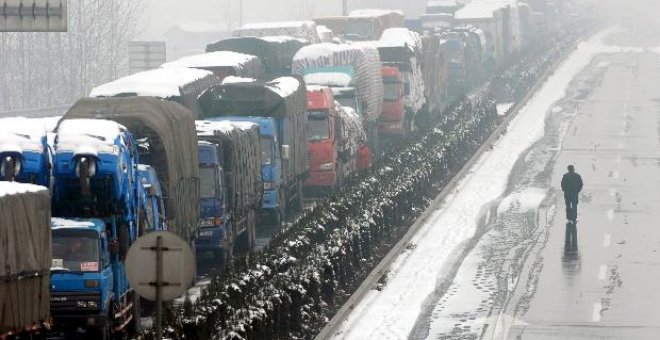 Aumentan a 1,7 millones los evacuados por las peores nieves en medio siglo