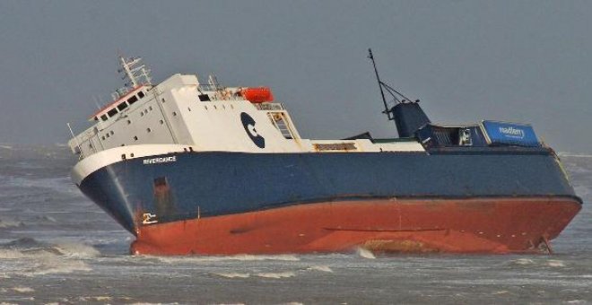 23 personas evacuadas de un ferry escorado en el mar de Irlanda