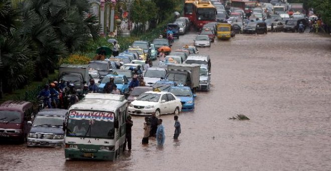 Al menos tres muertos por inundaciones en la capital indonesia