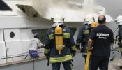 Un gran incendio hunde cuatro yates en el Port Vell de Barcelona