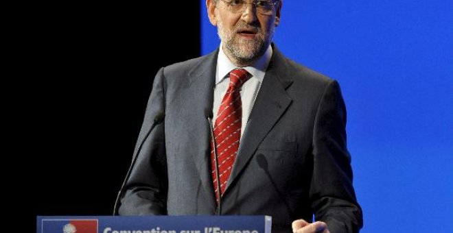 Rajoy brinda el apoyo al Gobierno, aunque la ilegalización llega "tarde" y por interés del 9-M