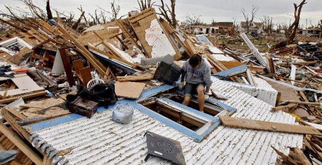 Tornados causan, al menos, 19 muertos y devastan la zona central de EEUU