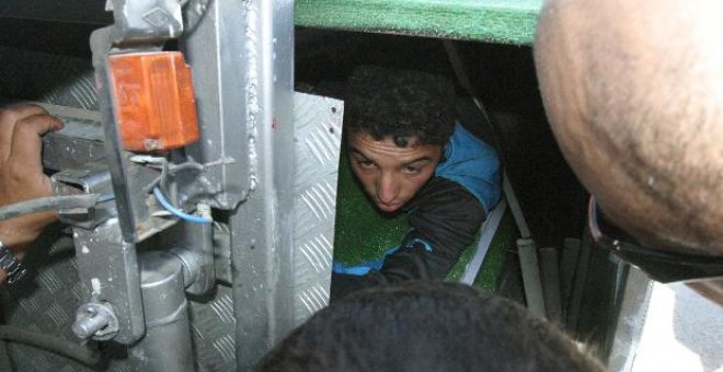Detenidos 29 inmigrantes en las escolleras del puerto de Ceuta